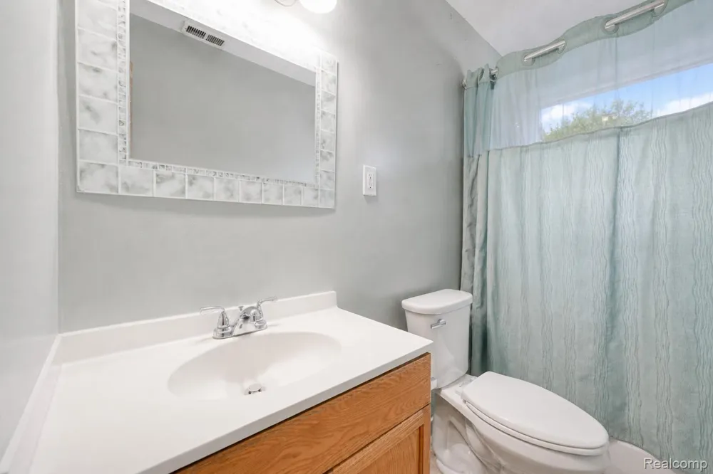 7472 Vernon Street Dearborn Heights City, MI 48127