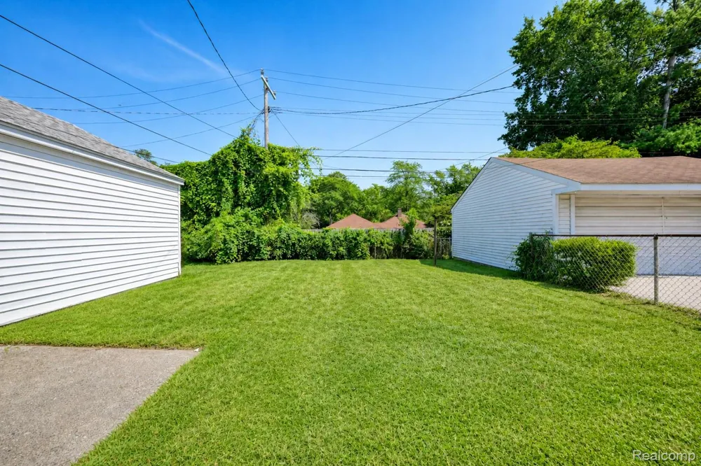 7472 Vernon Street Dearborn Heights City, MI 48127