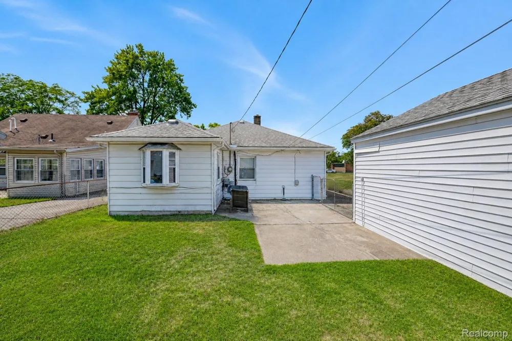 7472 Vernon Street Dearborn Heights City, MI 48127