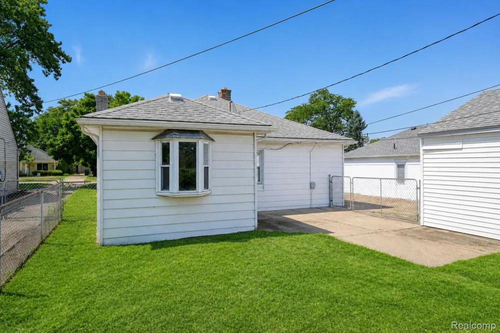 7472 Vernon Street Dearborn Heights City, MI 48127