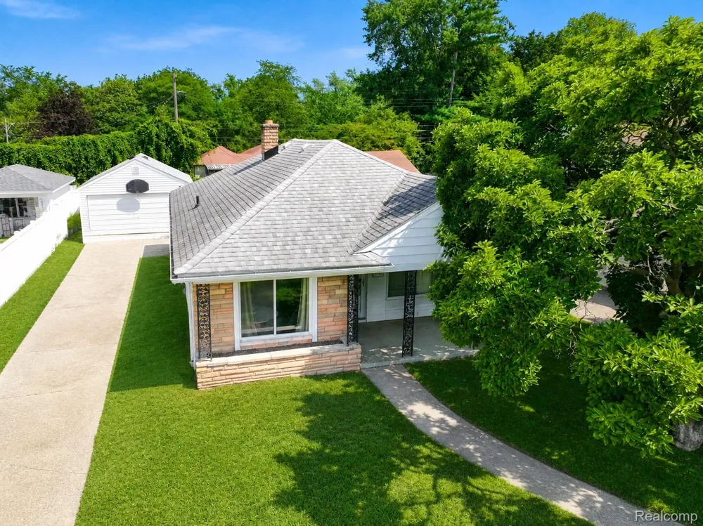 7472 Vernon Street Dearborn Heights City, MI 48127