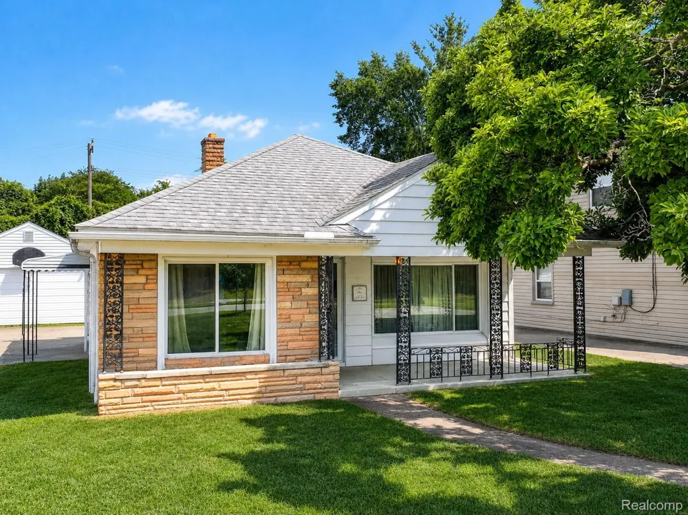 7472 Vernon Street Dearborn Heights City, MI 48127
