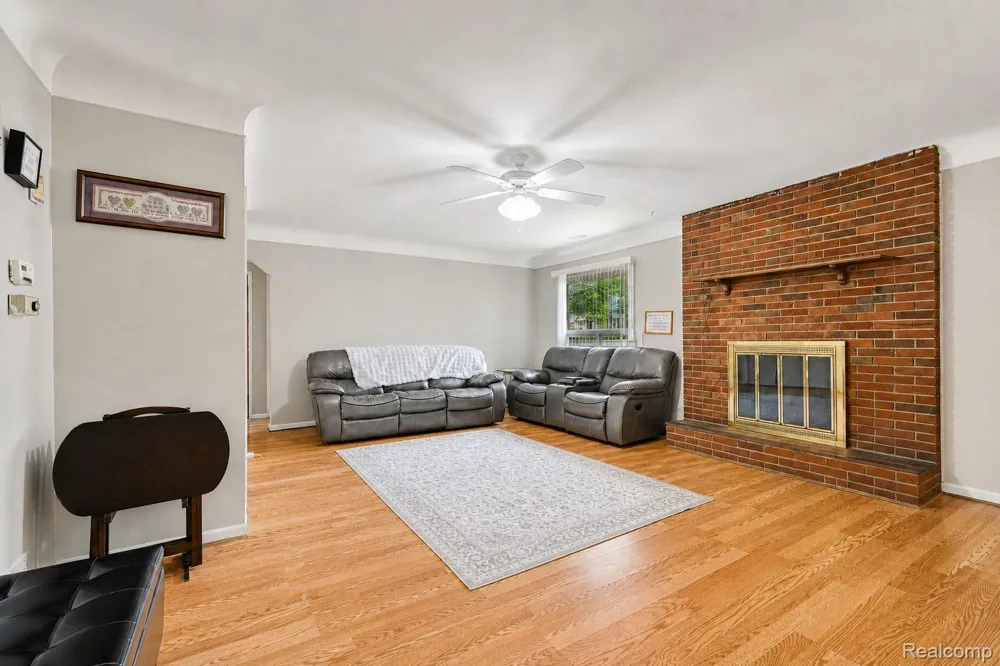 7472 Vernon Street Dearborn Heights City, MI 48127