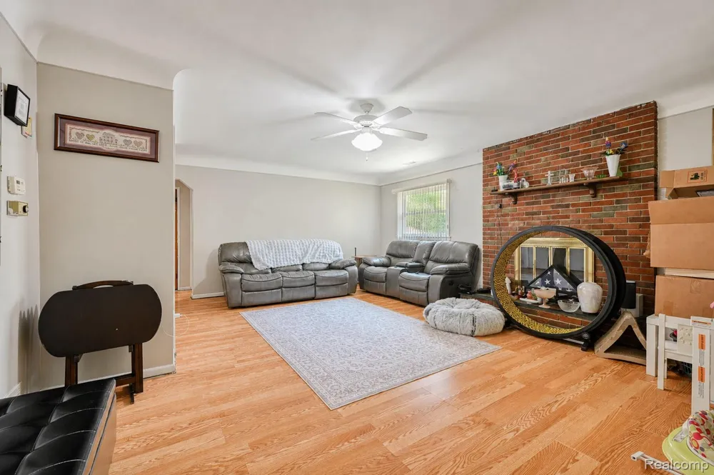 7472 Vernon Street Dearborn Heights City, MI 48127