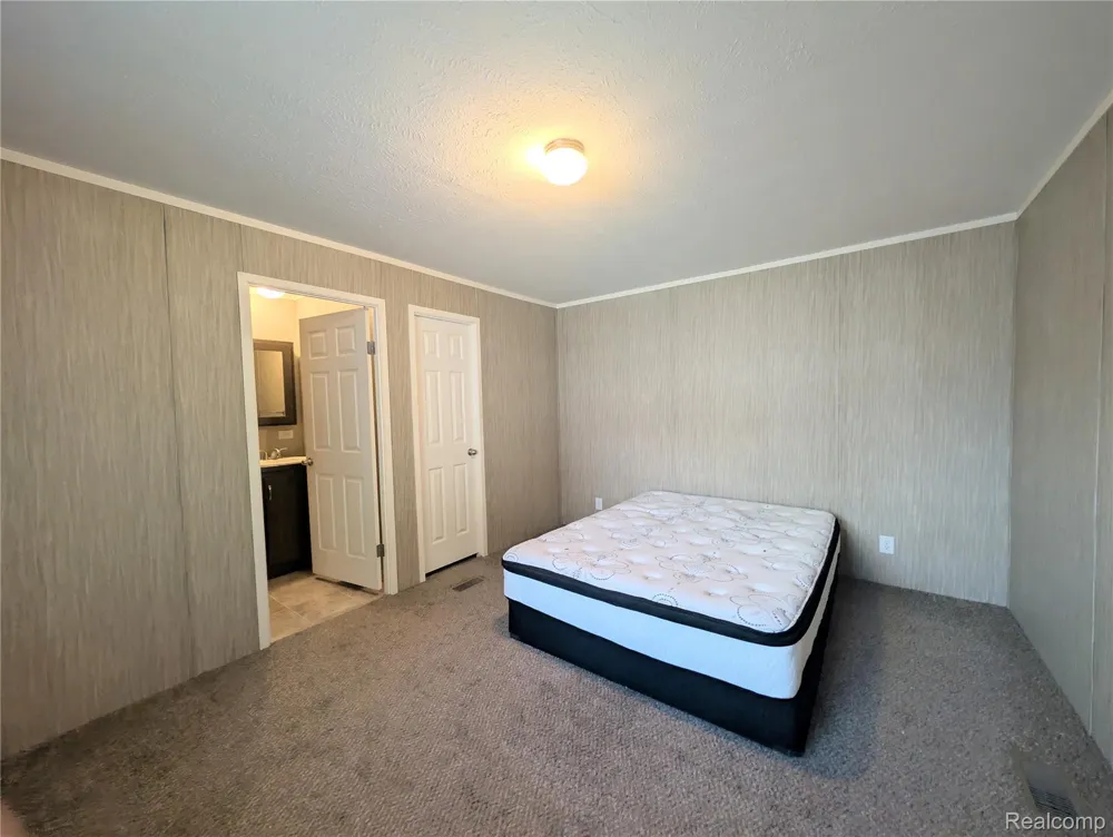 17092 Canterbury Circle Groveland Township, MI 48442