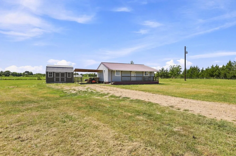 1703 Fm 1501 Deport, TX 75435