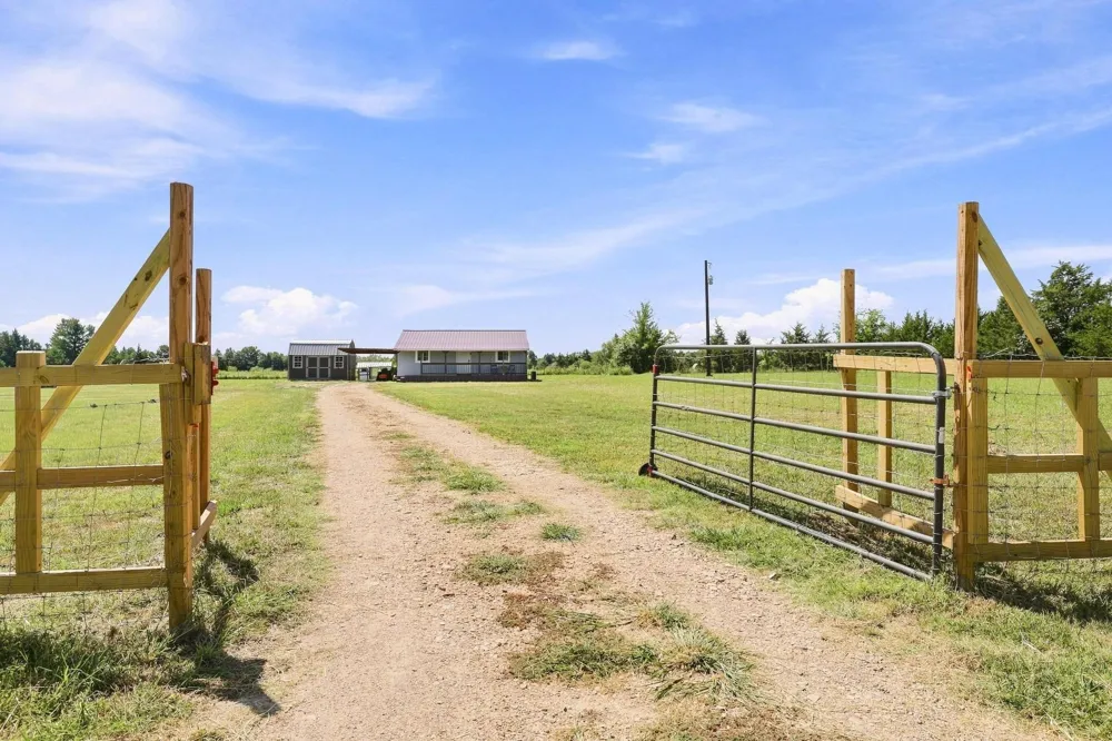 1703 Fm 1501 Deport, TX 75435