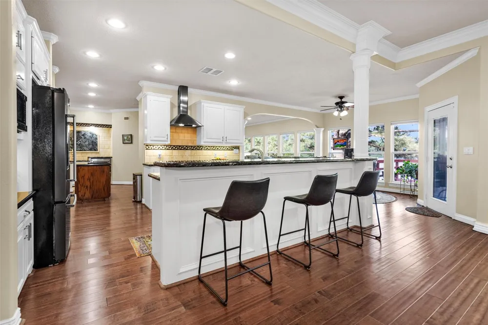 1502 Wimbledon Drive Huntsville, TX 77340