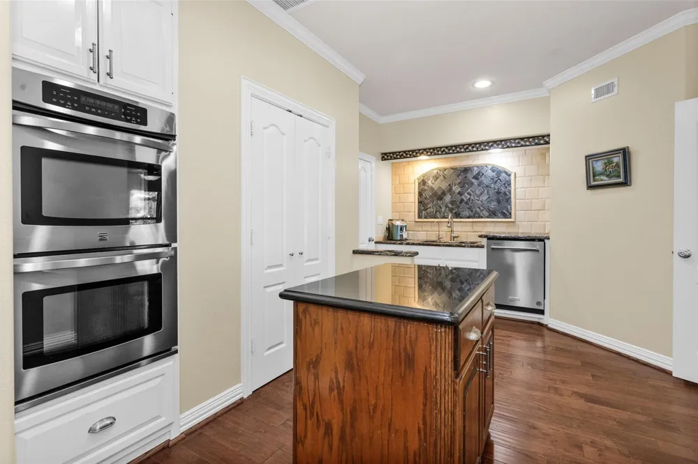 1502 Wimbledon Drive Huntsville, TX 77340