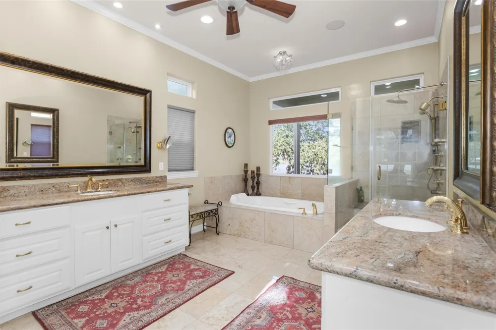 1502 Wimbledon Drive Huntsville, TX 77340
