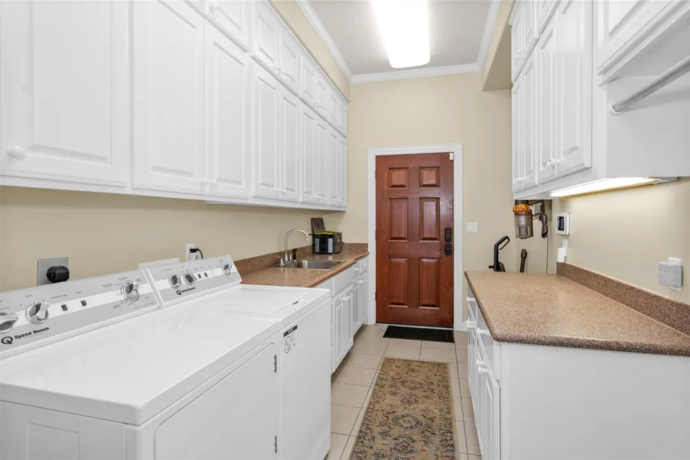 1502 Wimbledon Drive Huntsville, TX 77340