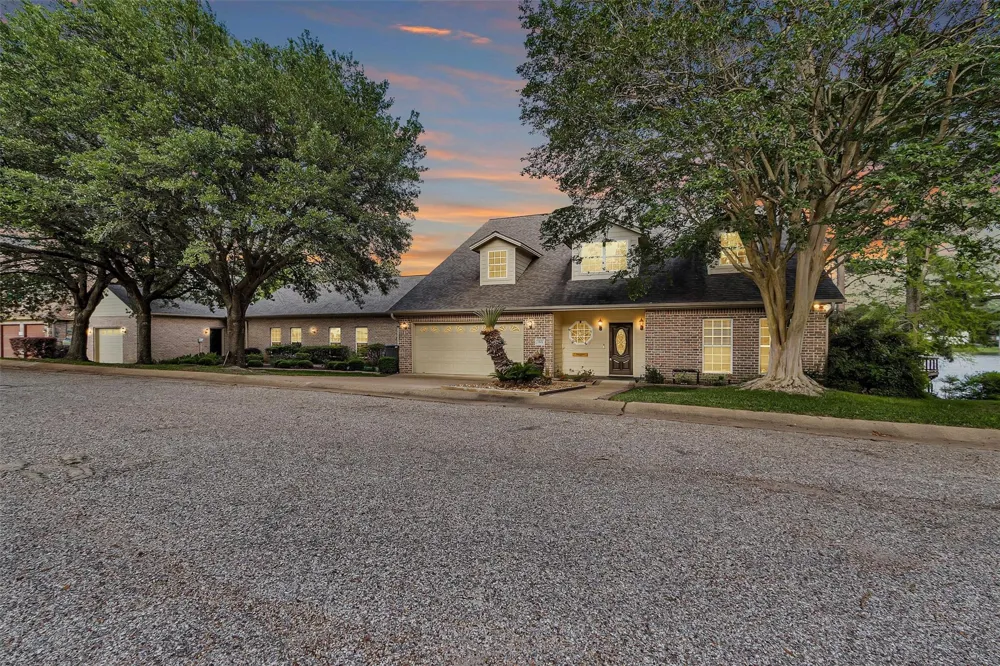 1502 Wimbledon Drive Huntsville, TX 77340