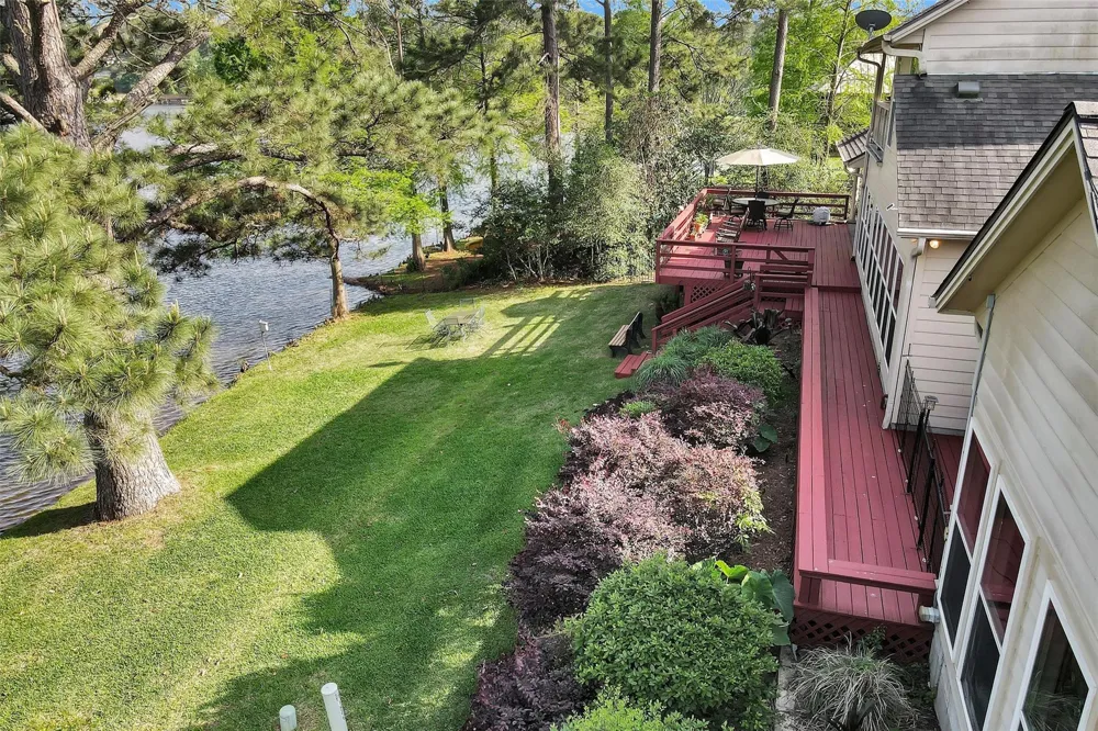 1502 Wimbledon Drive Huntsville, TX 77340