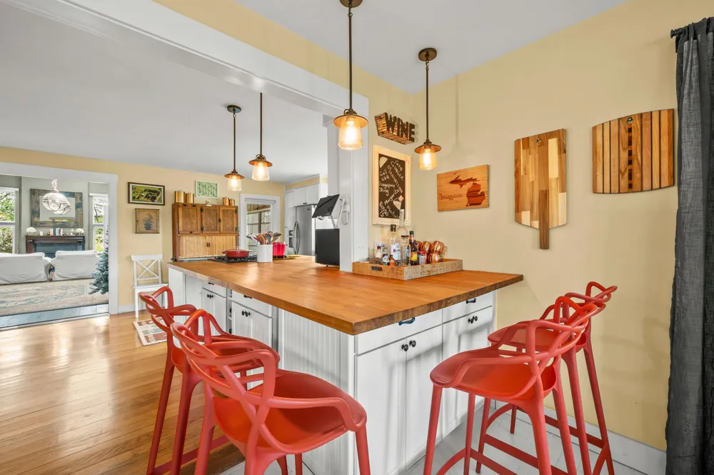 8467 S Scottdale Road Berrien Springs, MI 49103