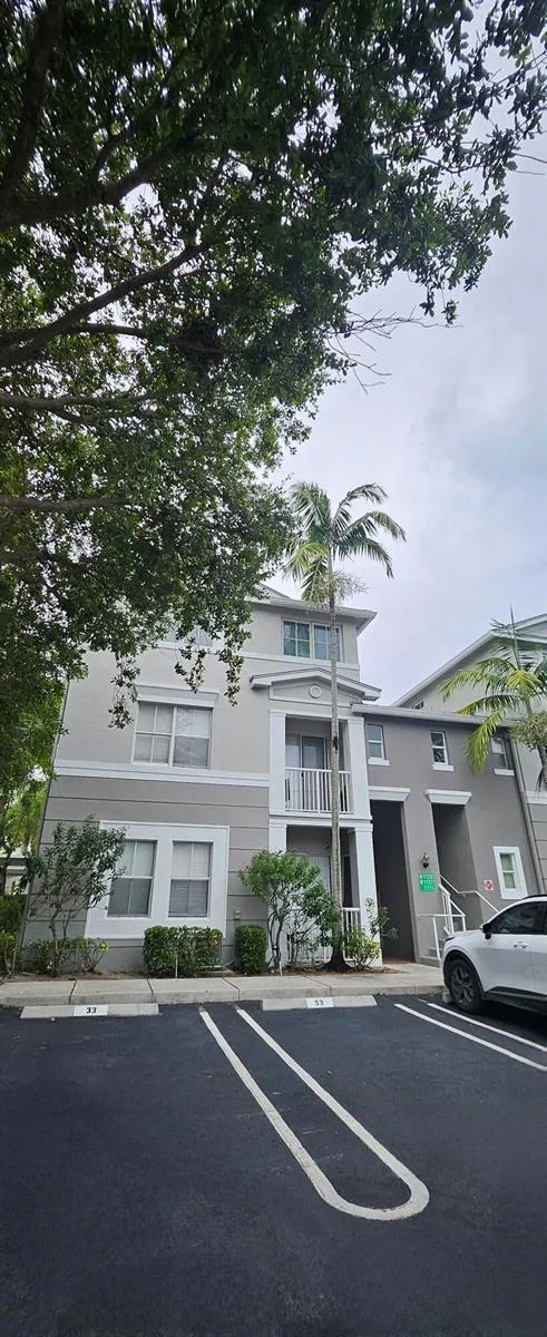 1110 E Shoma Drive E #423 Royal Palm Beach, FL 33414
