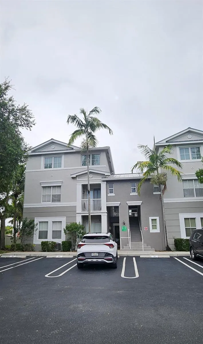 1110 E Shoma Drive E #423 Royal Palm Beach, FL 33414