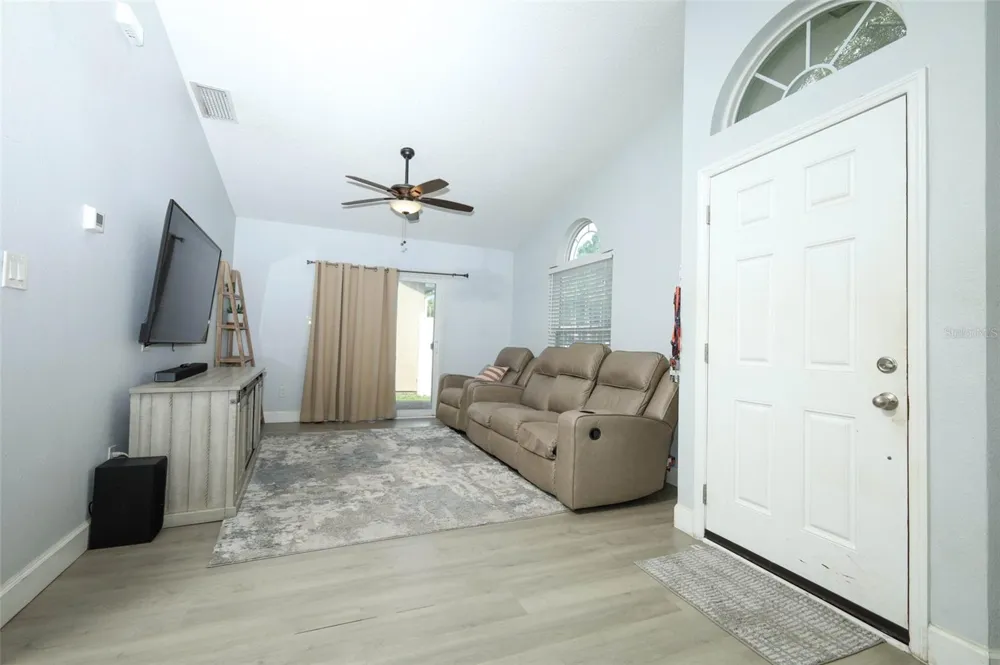 412 HORIZON DRIVE Winter Springs, FL 32708