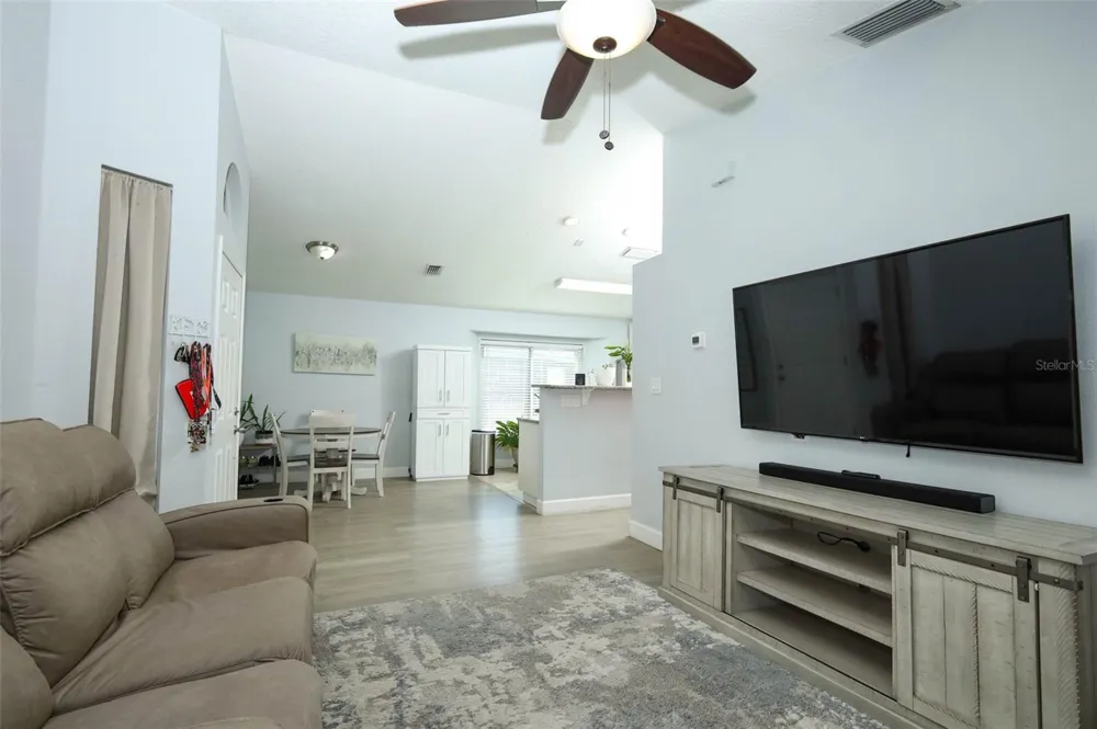 412 HORIZON DRIVE Winter Springs, FL 32708