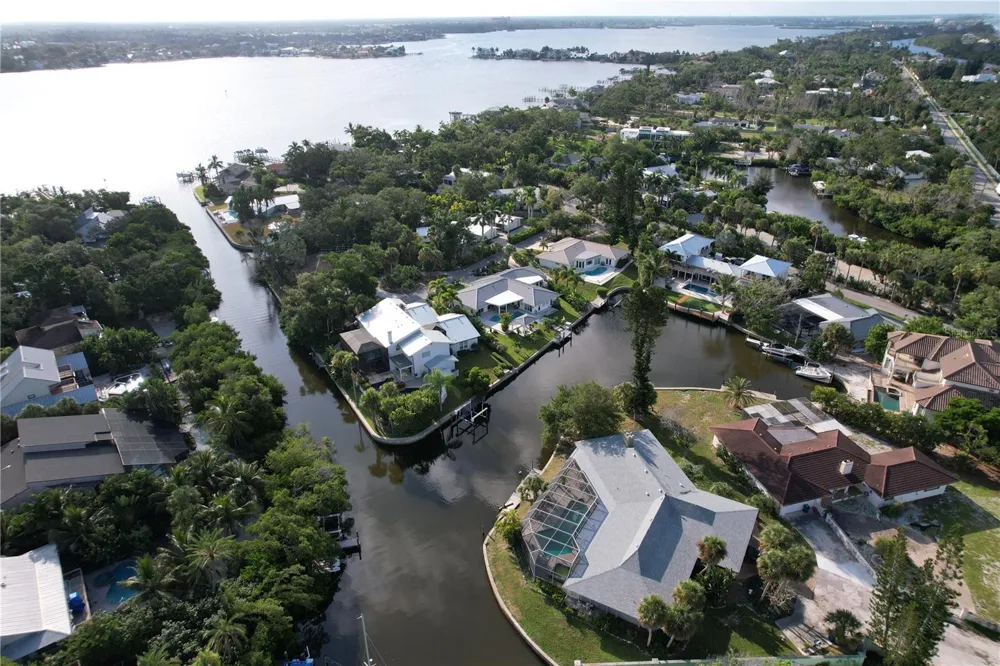 6937 MIDNIGHT PASS ROAD Sarasota, FL 34242