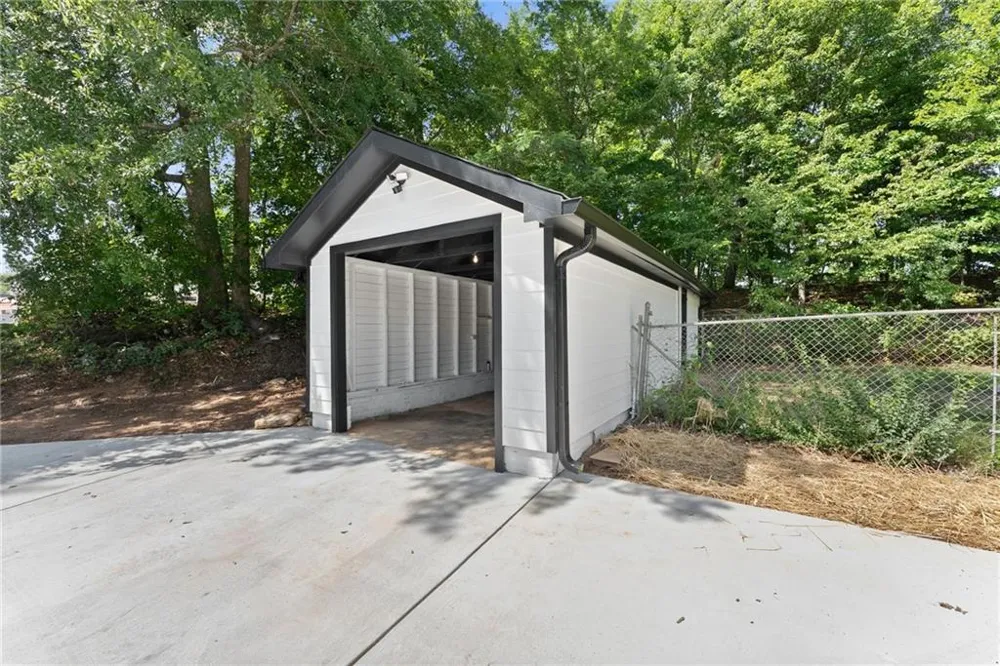 2443 Old Cornelia Highway Gainesville, GA 30507