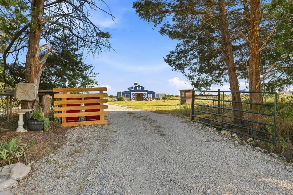 680 County Road 2200 Ivanhoe, TX 75447