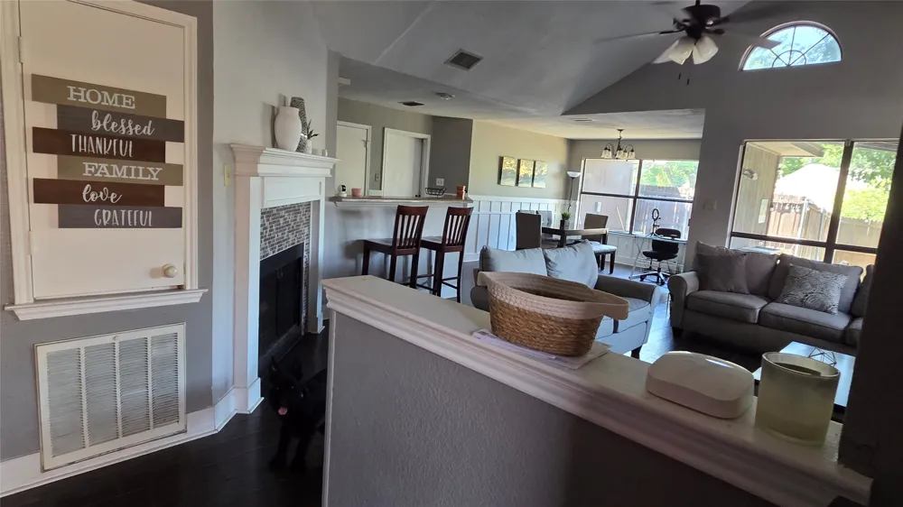 2103 Prairie Creek Trail Garland, TX 75040
