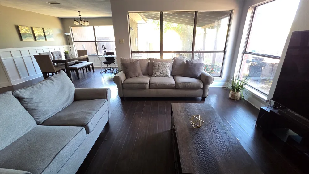 2103 Prairie Creek Trail Garland, TX 75040