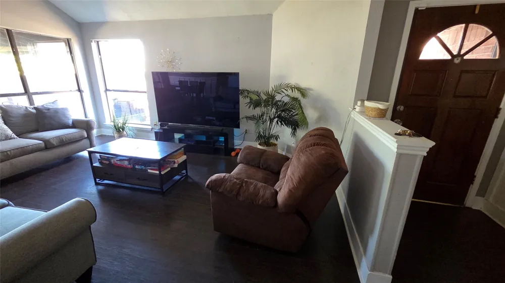 2103 Prairie Creek Trail Garland, TX 75040