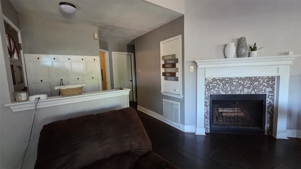 2103 Prairie Creek Trail Garland, TX 75040