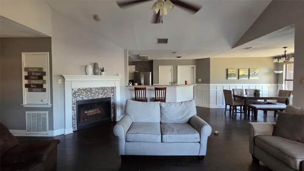 2103 Prairie Creek Trail Garland, TX 75040