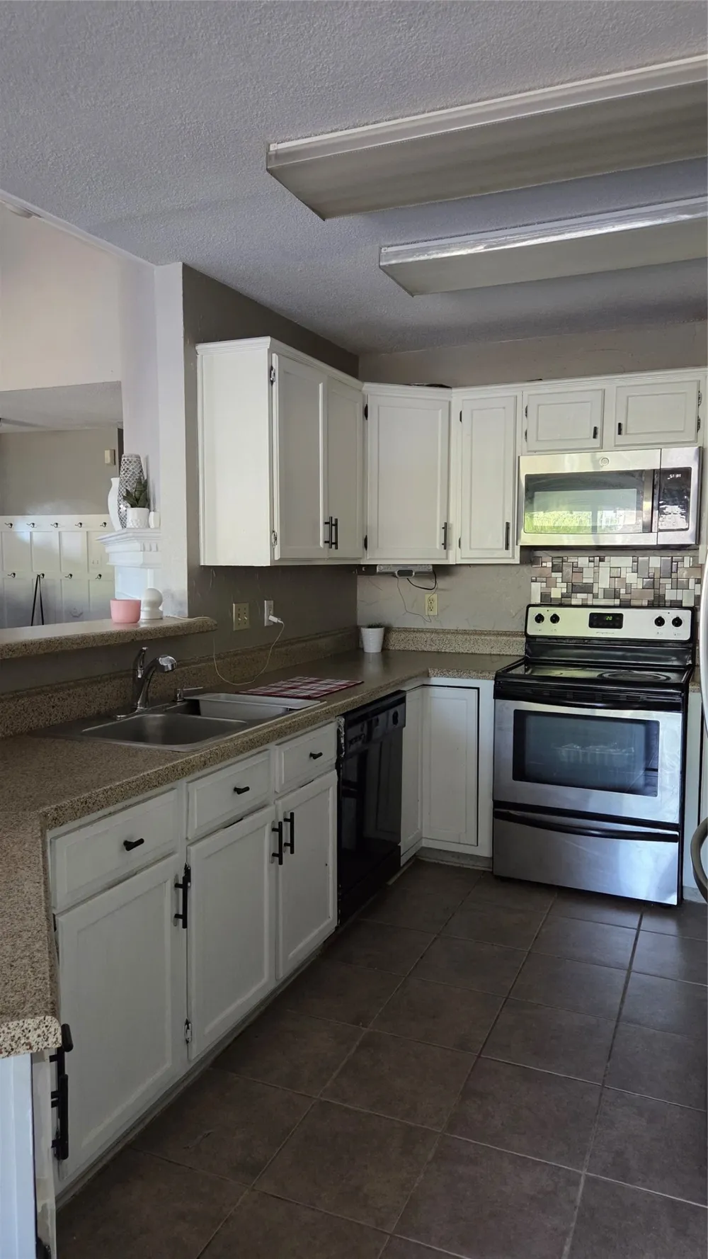 2103 Prairie Creek Trail Garland, TX 75040