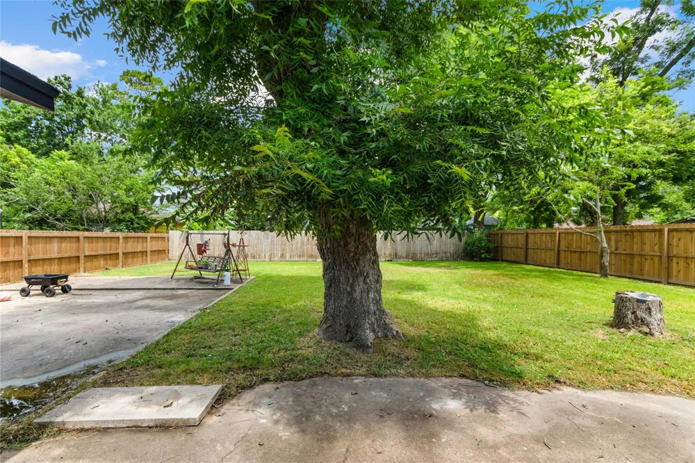 137 Shady Lane West Columbia, TX 77486