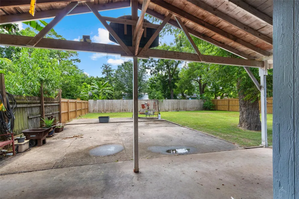 137 Shady Lane West Columbia, TX 77486