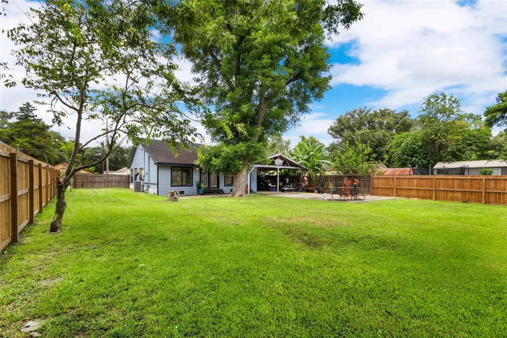 137 Shady Lane West Columbia, TX 77486
