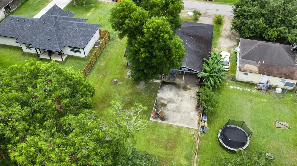 137 Shady Lane West Columbia, TX 77486