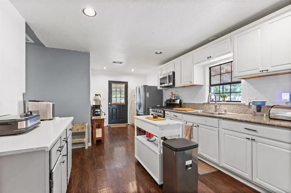 137 Shady Lane West Columbia, TX 77486