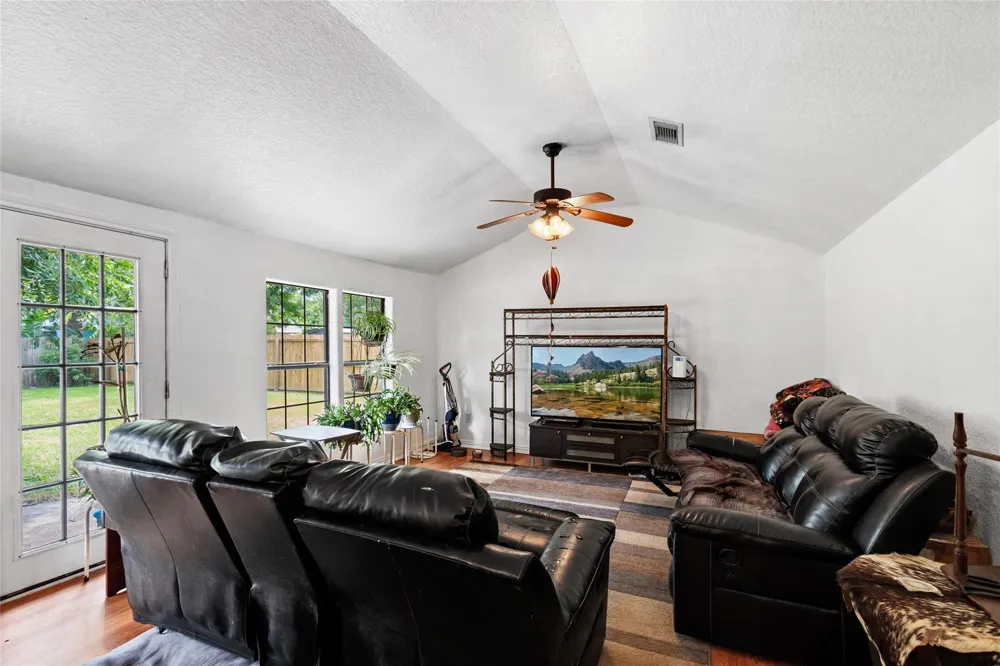137 Shady Lane West Columbia, TX 77486