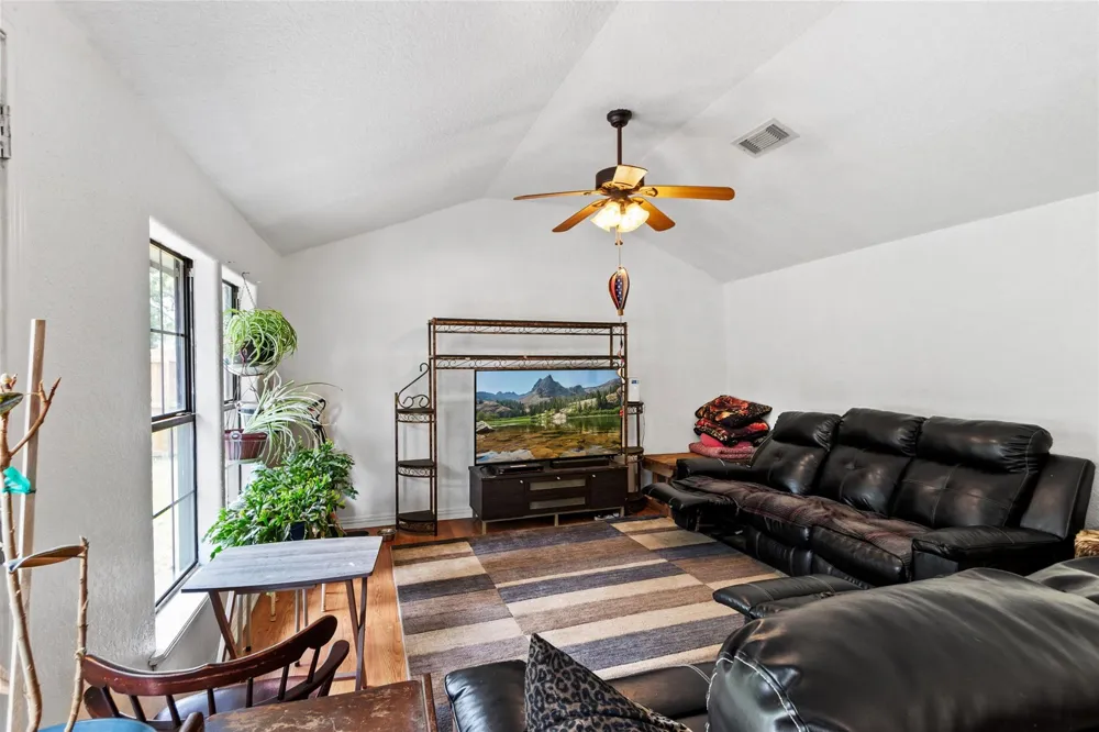 137 Shady Lane West Columbia, TX 77486