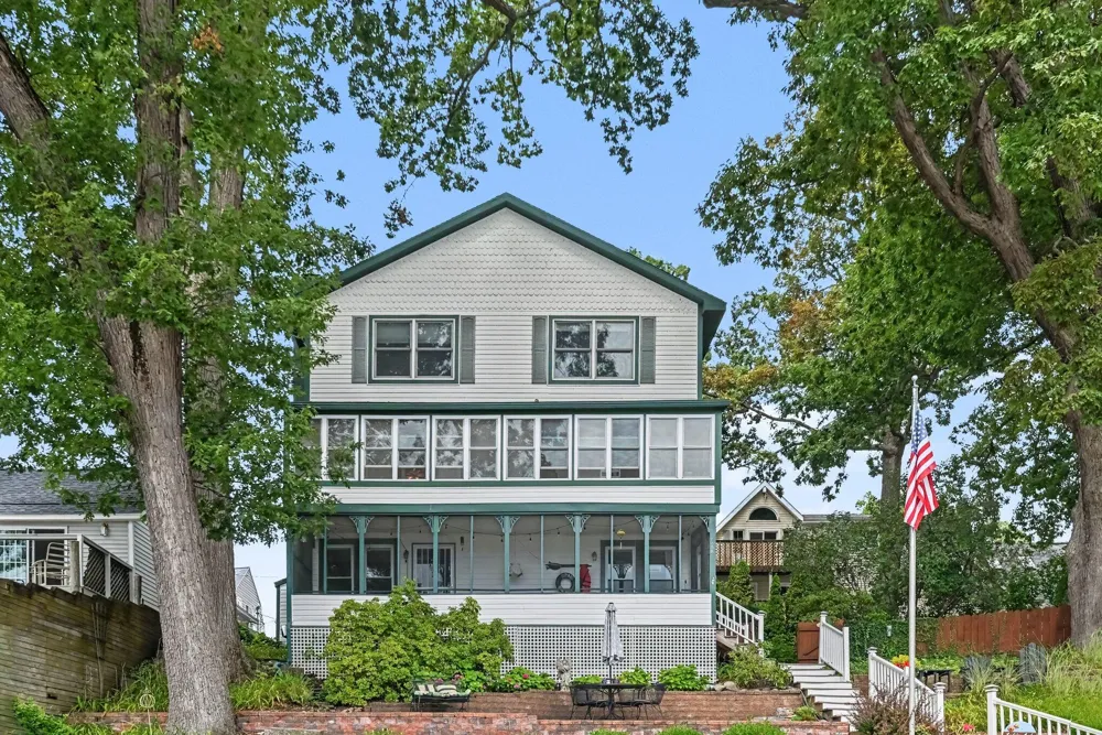 77 Park Avenue South Haven, MI 49090