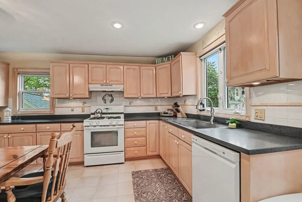 77 Park Avenue South Haven, MI 49090