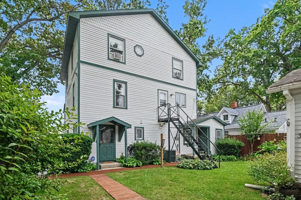 77 Park Avenue South Haven, MI 49090