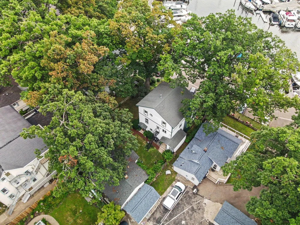 77 Park Avenue South Haven, MI 49090
