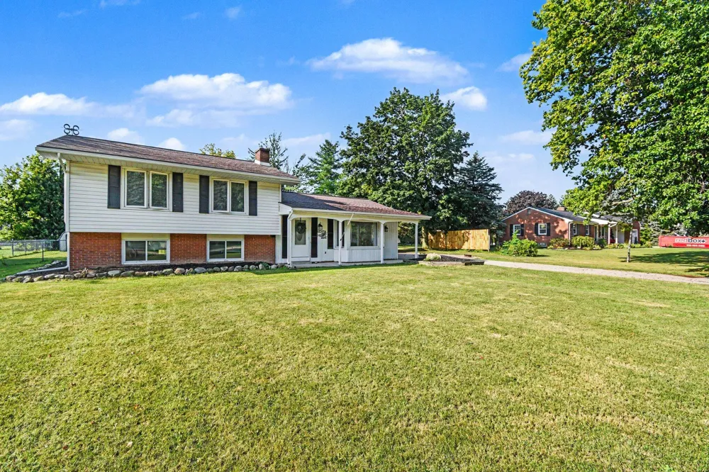 88 Henry Street Coopersville, MI 49404