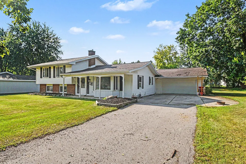 88 Henry Street Coopersville, MI 49404