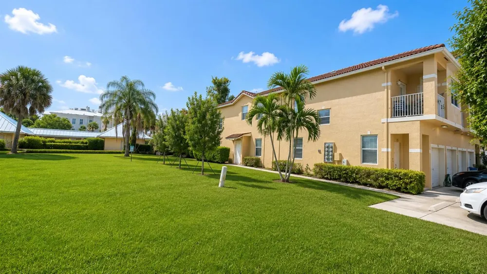 2927 CRESTWOOD TERRACE #7201 Margate, FL 33063