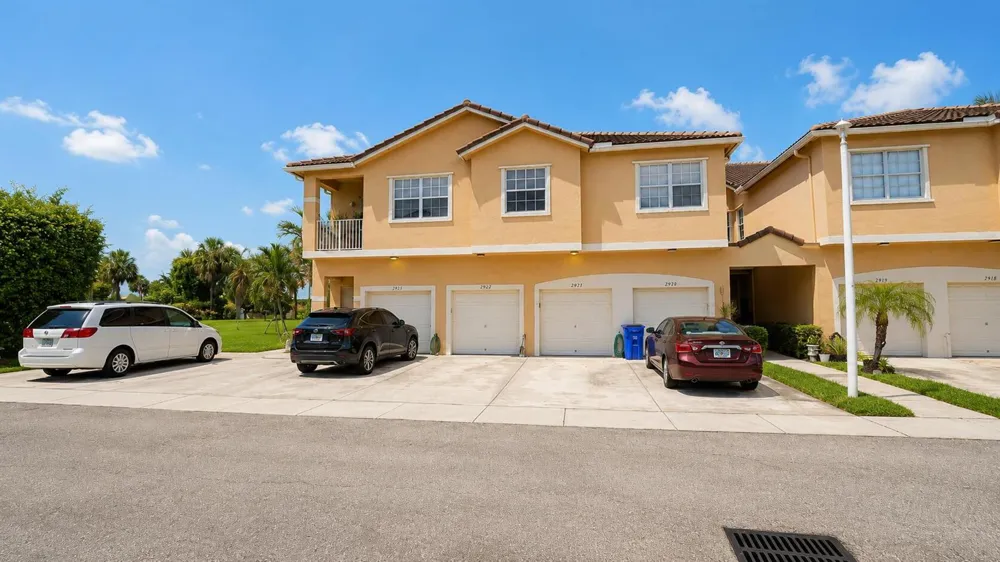 2927 CRESTWOOD TERRACE #7201 Margate, FL 33063