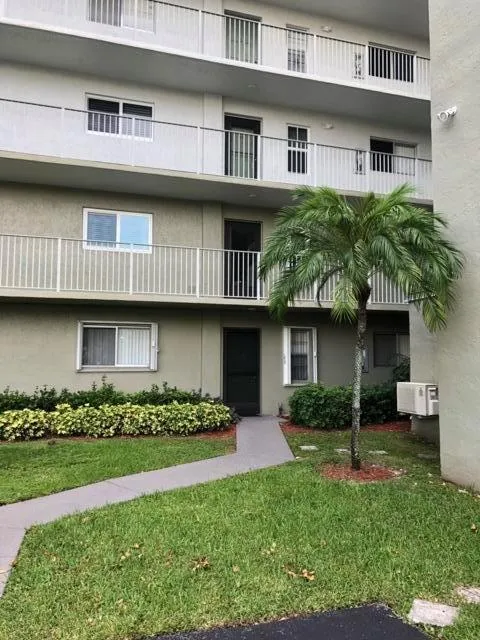 2236 CYPRESS BEND DRIVE #106
