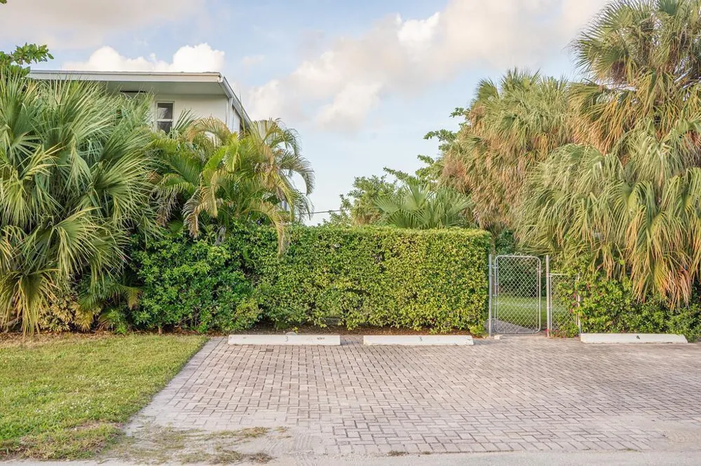231 Bamboo Road #4 Palm Beach Shores, FL 33404