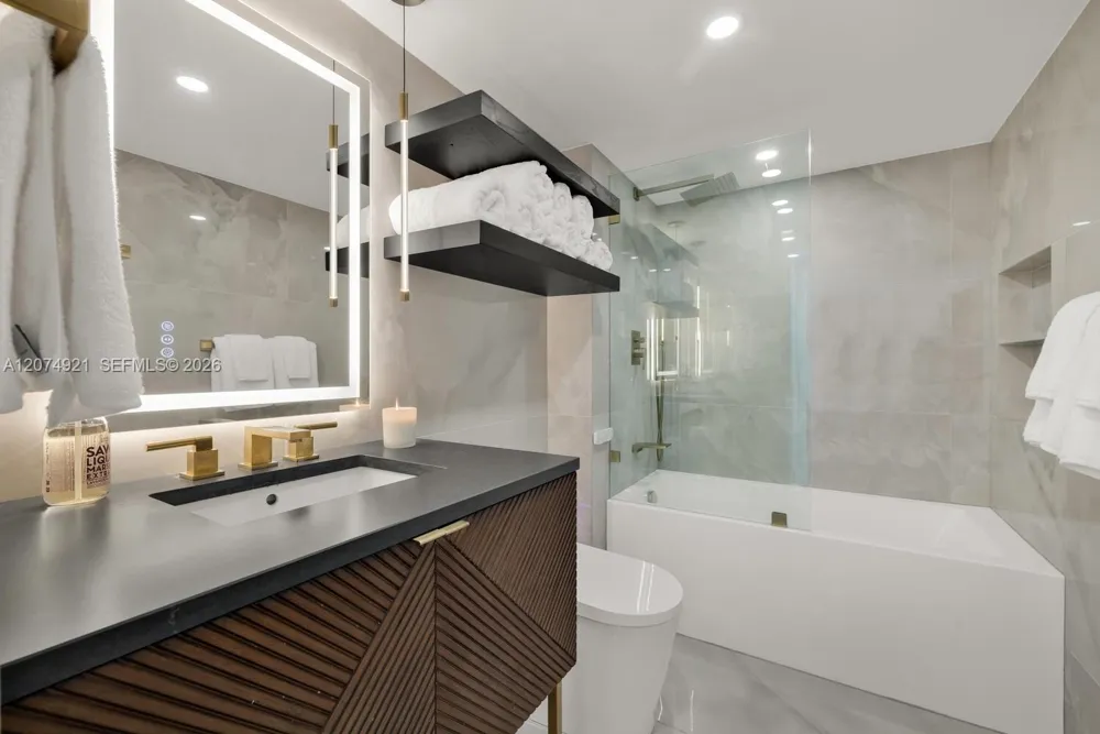 90 Alton Rd #2207 Miami Beach, FL 33139