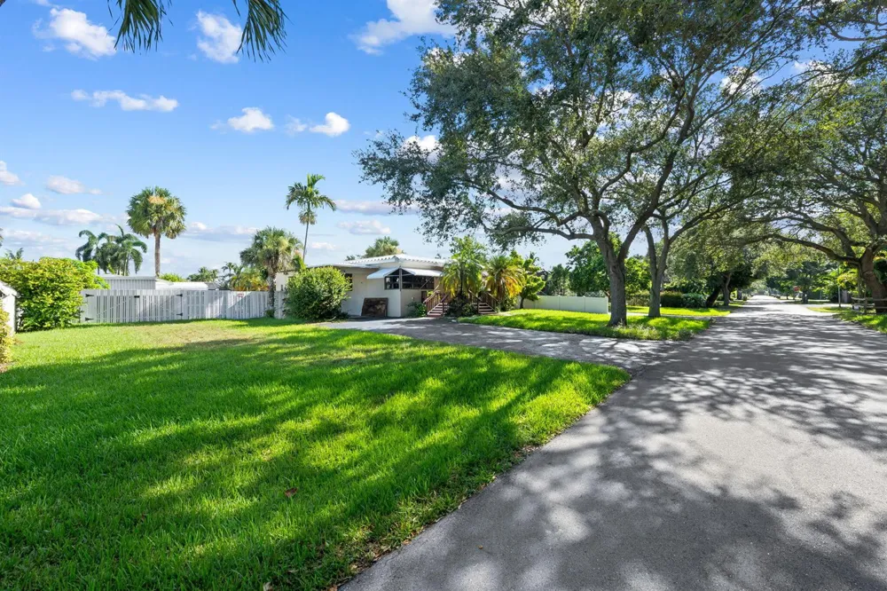 1221 SW 17th Street Fort Lauderdale, FL 33315